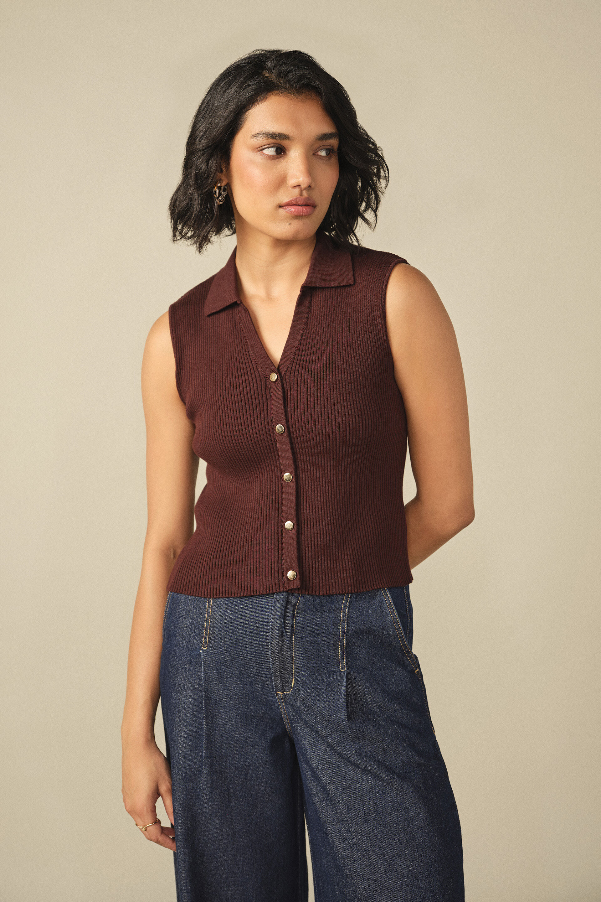 Collared Sleeveless T-shirt in Brown